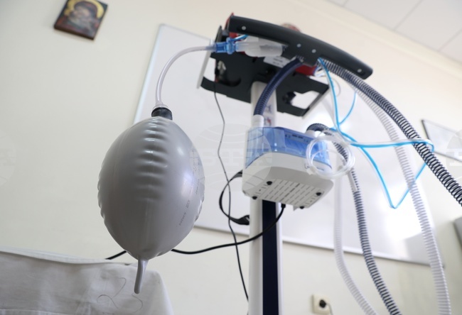 Започна доставянето на над сто респиратора за държавни и общински лечебни заведения, съобщиха от Министерството на здравеопазването