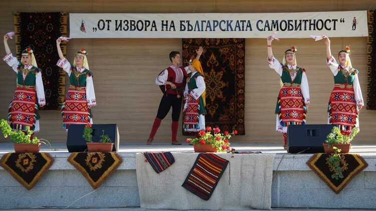 The People's Community Center “Ilia Beshkov 1898” in the city of Dolni Dabnik organized a review of artistic amateurism