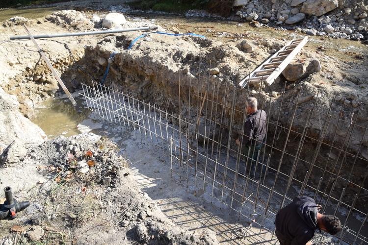 New bridge facilities are being built in Melnik