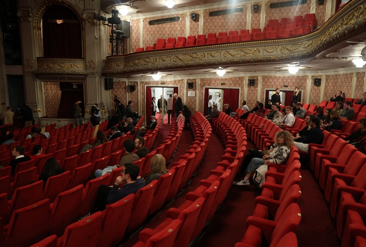 The National Theater performed “The Guns and the Man” in front of media representatives